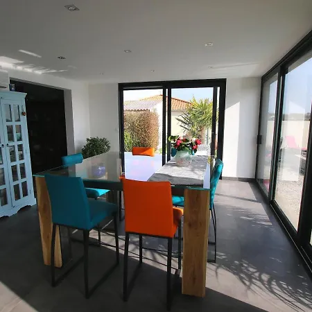 Maison Saint-michel-chef-chef, 7 Pieces, 10 Personnes - Fr-1-364-99 Ferienhaus *