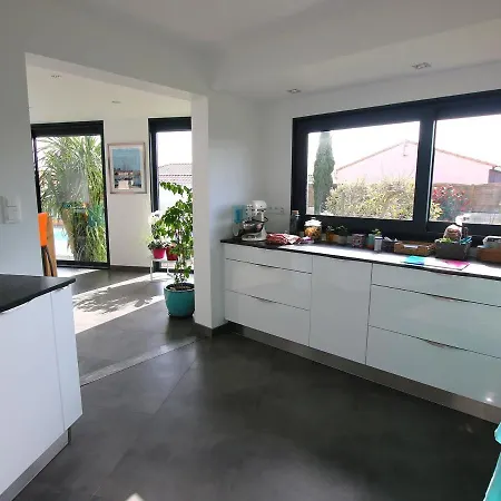 Maison Saint-michel-chef-chef, 7 Pieces, 10 Personnes - Fr-1-364-99 Ferienhaus *